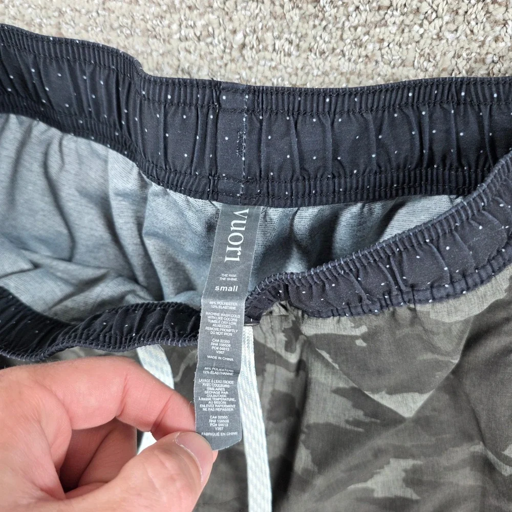 Vuori Mens Kore Short Camo Lined Performance Boardshorts Small 5.5